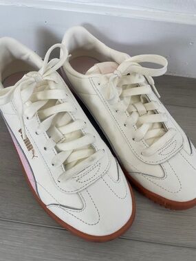 Puma Cream Leather Low-Top Sneakers with Pink and Gum Sole